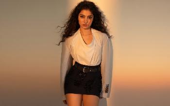 Sara Arjun in Curly Hair Look - HD Wallpaper | Free Download | 4K Ultra HD