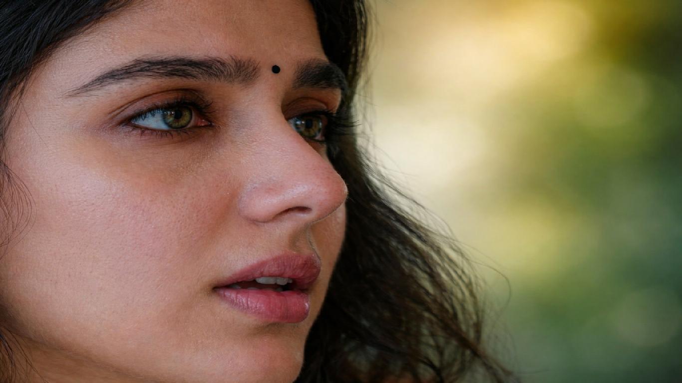 Anaswara rajan close up portrait 1366x768