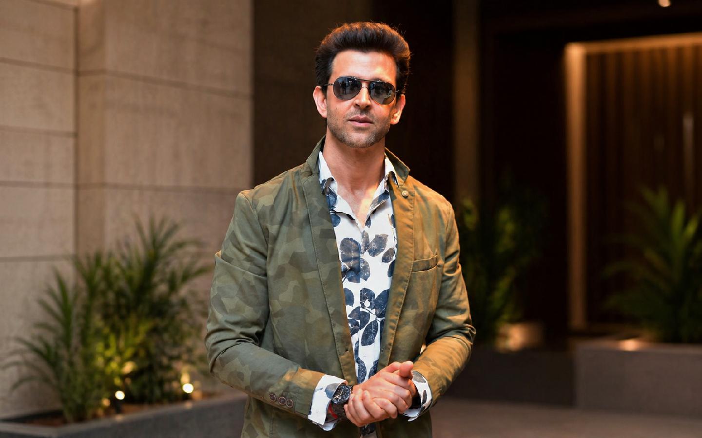 Hrithik sunglasses style 1440x900