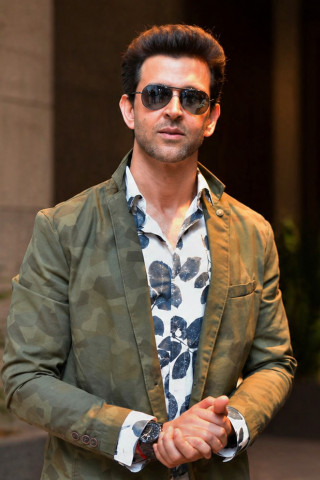 Hrithik sunglasses style 320x480