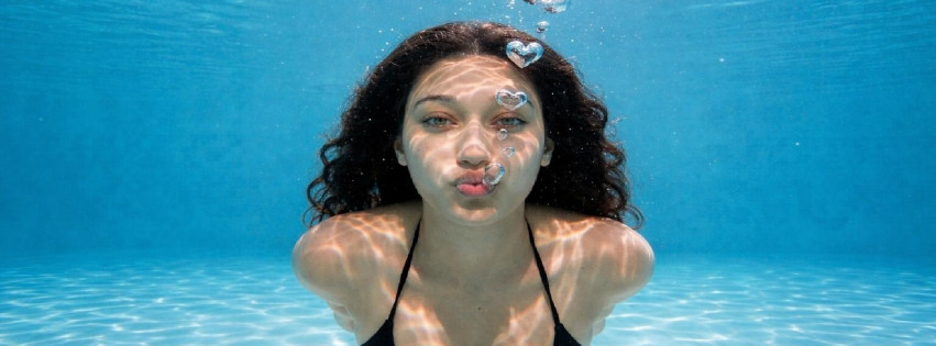 Girl bubble kiss blue pool 851x315